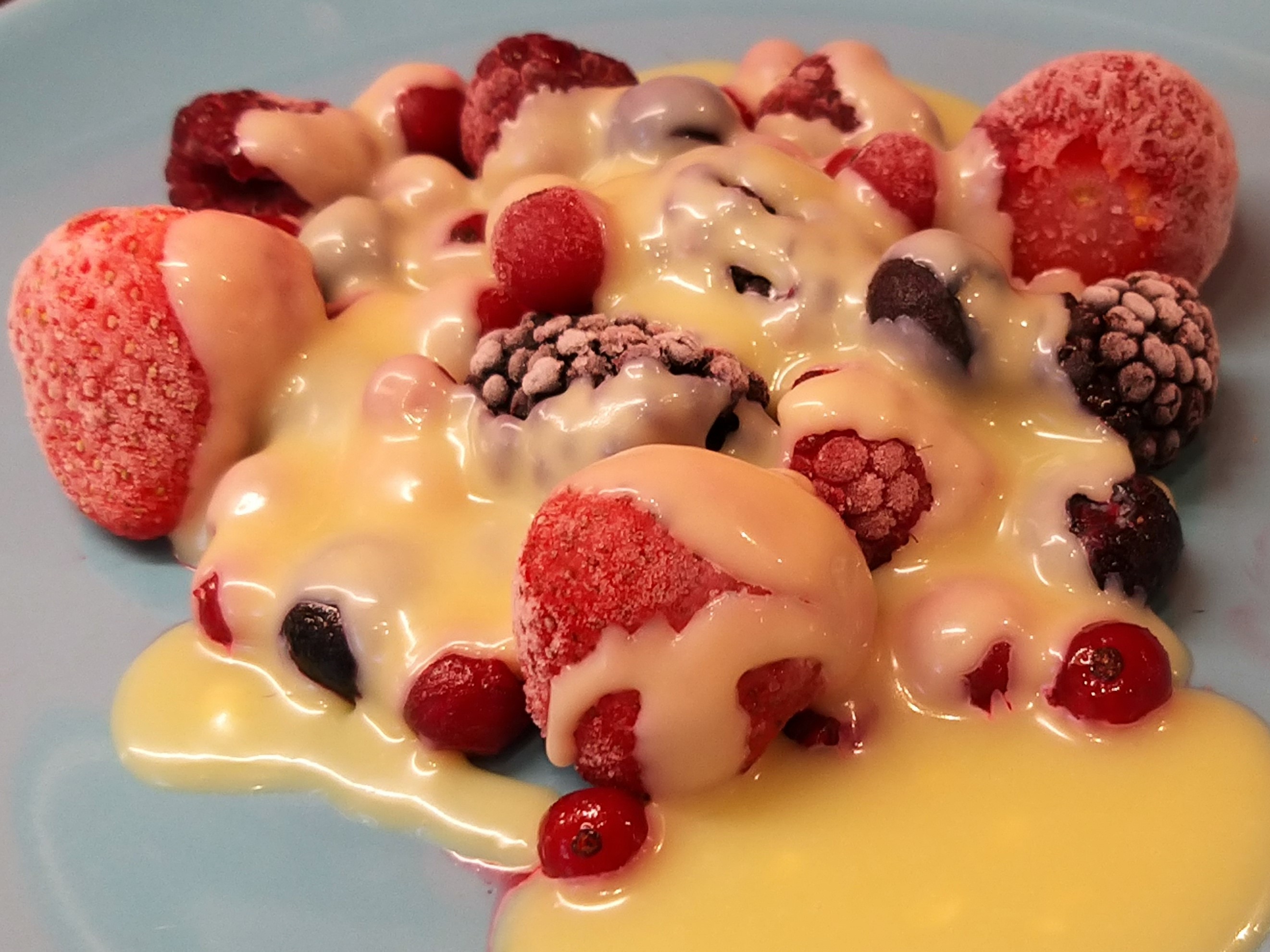Frozen berries with a white chocolate sauce